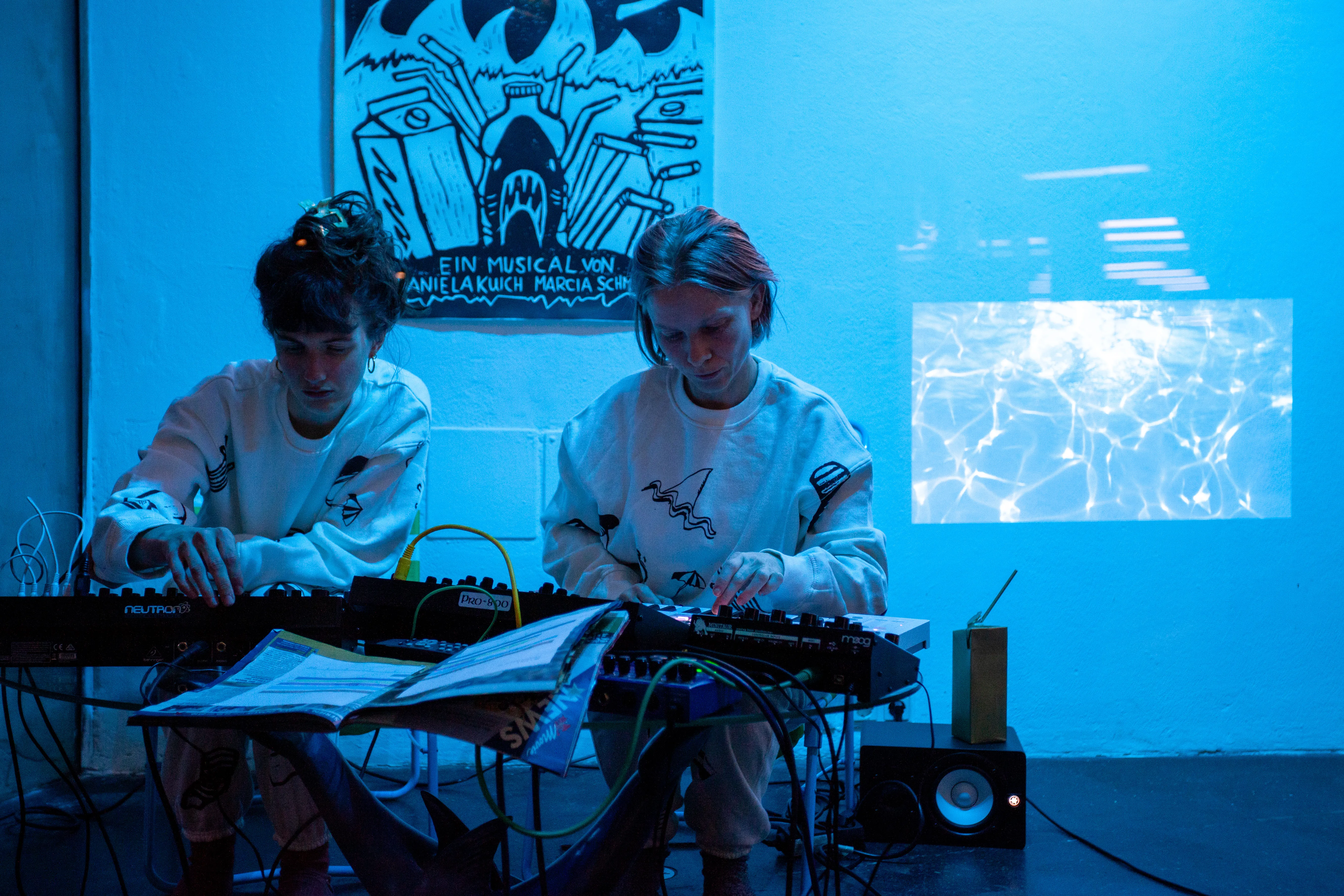 performance and installation, © Zoe Schuhmann